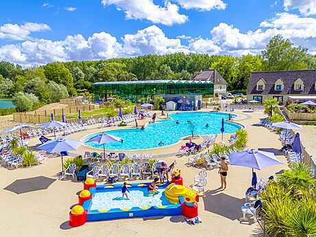 Buitenzwembad, kinderbad op camping VAGUES OCEANES in Gouaix (77).