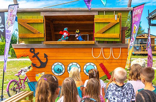 Poppenkast kinderen op camping VAGUES OCEANES Pr�s de la Fontaine � Gouaix (77).