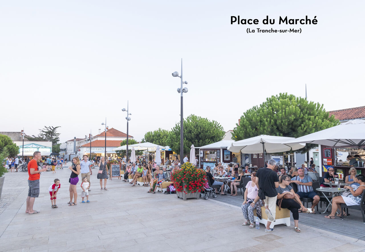 Lebhafter Marktplatz in La Tranche-sur-Mer, Vend�e, ein Ausflugsziel.