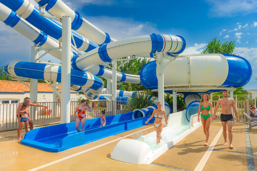 Wasserrutschen des Campingplatzes CAPFUN Prises in La TRANCHE SUR MER (85).