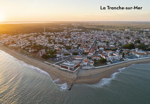 K�stenstadt La Tranche-sur-Mer, Luftaufnahme bei Sonnenuntergang in der Vend�e.