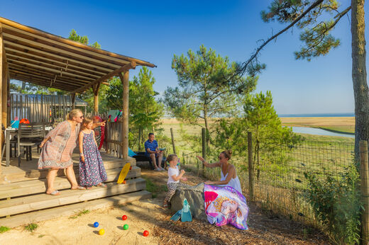 Familie Mobil-home auf dem Campingplatz CAPFUN Prises in La TRANCHE SUR MER (85).