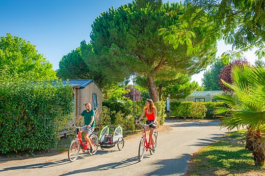 Vélos en famille au camping CAPFUN Quatre Vents d'Oléron à St Georges d'Oléron (17).