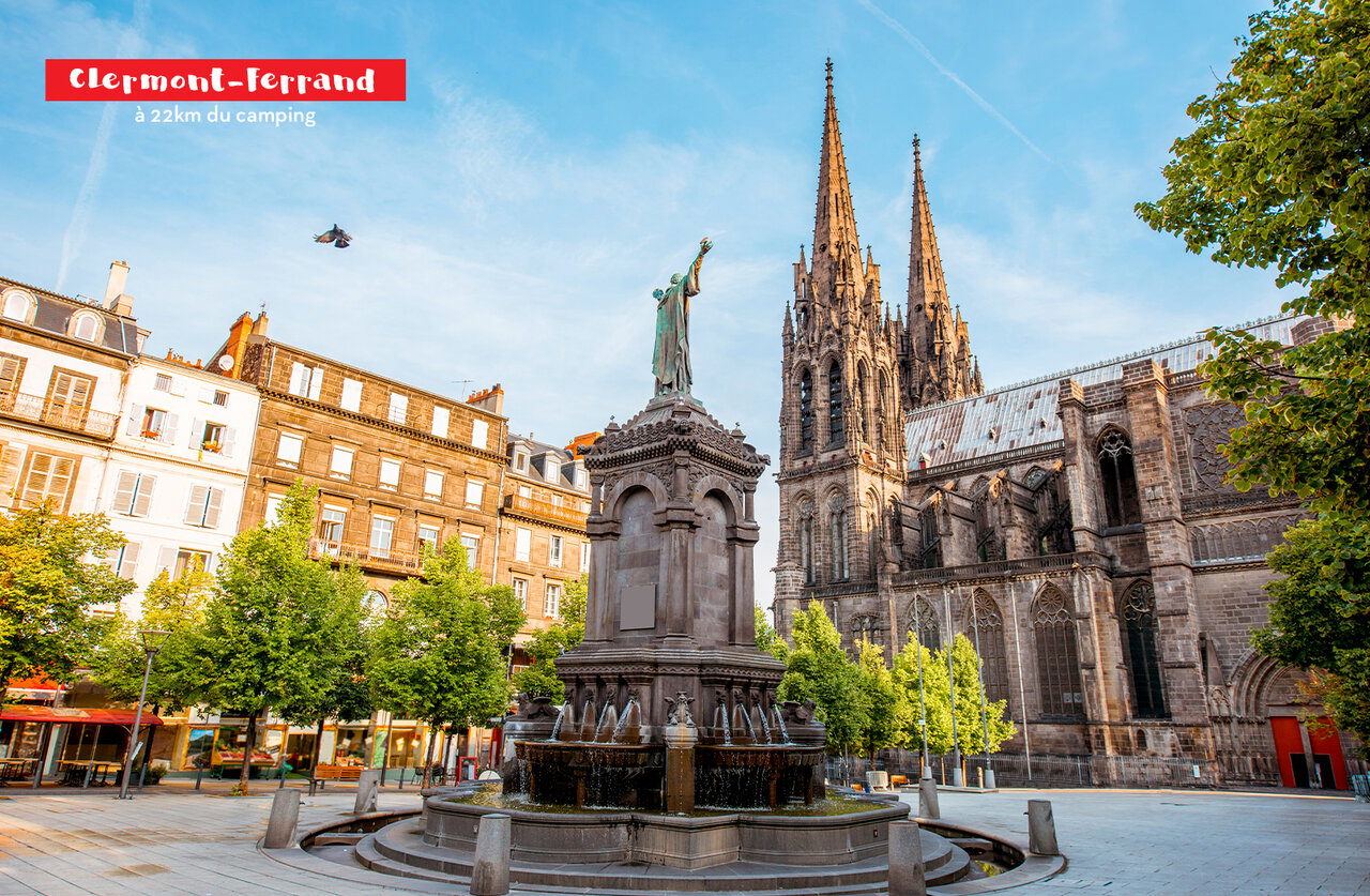 Place de la Victoire, Kathedrale von Clermont-Ferrand, ein Ausflugsziel in der Auvergne.