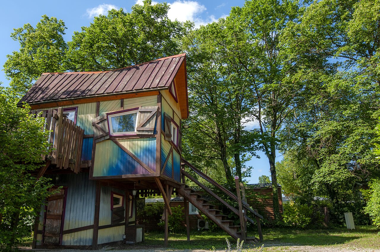 Colorful unique elevated cabin at CAPFUN R�gni�re campsite in VILLETTE D'ANTHON (38).