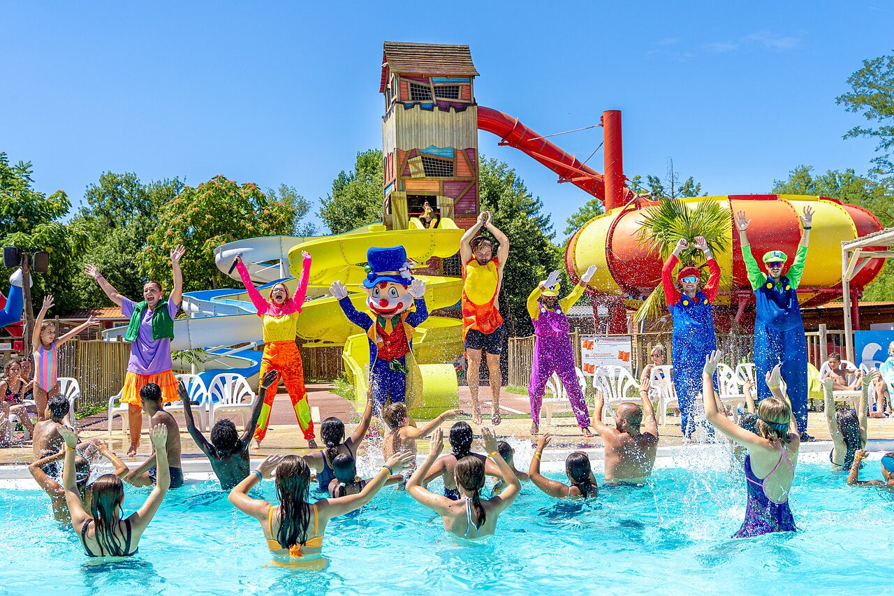Swimming pool, slides, costumed entertainers at CAPFUN R�gni�re campsite in VILLETTE D'ANTHON (38).