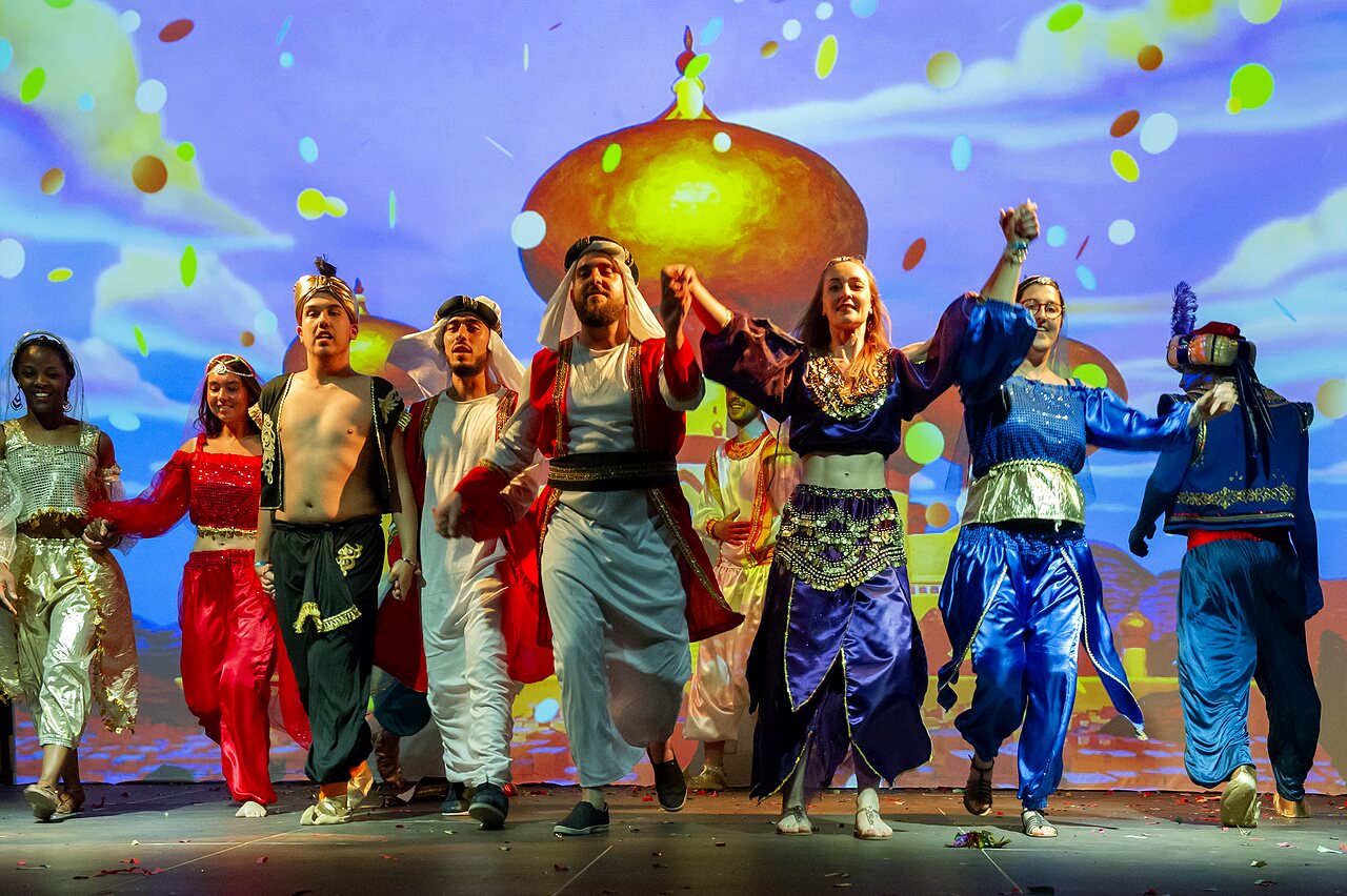 Animation show with dancers in oriental costumes at CAPFUN R�gni�re campsite VILLETTE D'ANTHON (38).