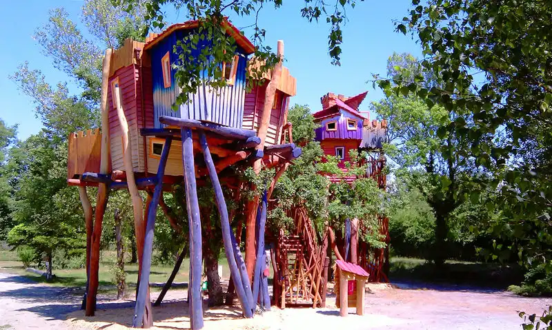 Rgnire : Maisons dans les arbres, Campingplatz Rhone Alpes - 1