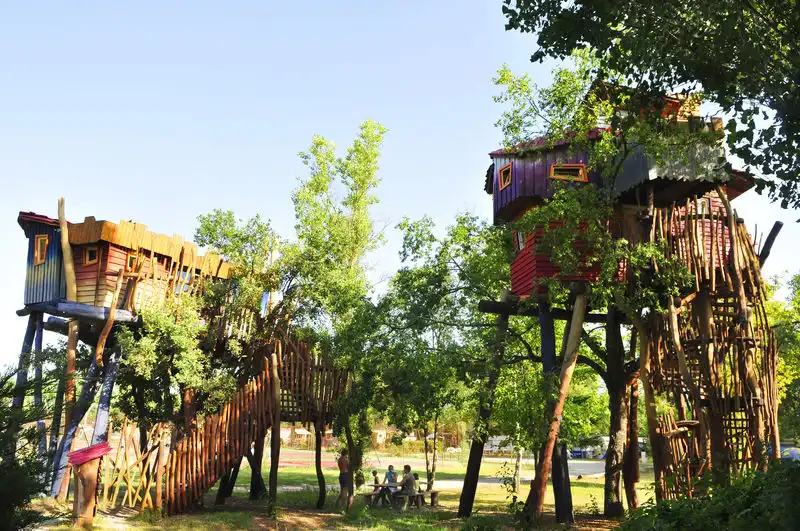 Rgnire : Maisons dans les arbres, Campingplatz Rhone Alpes - 4