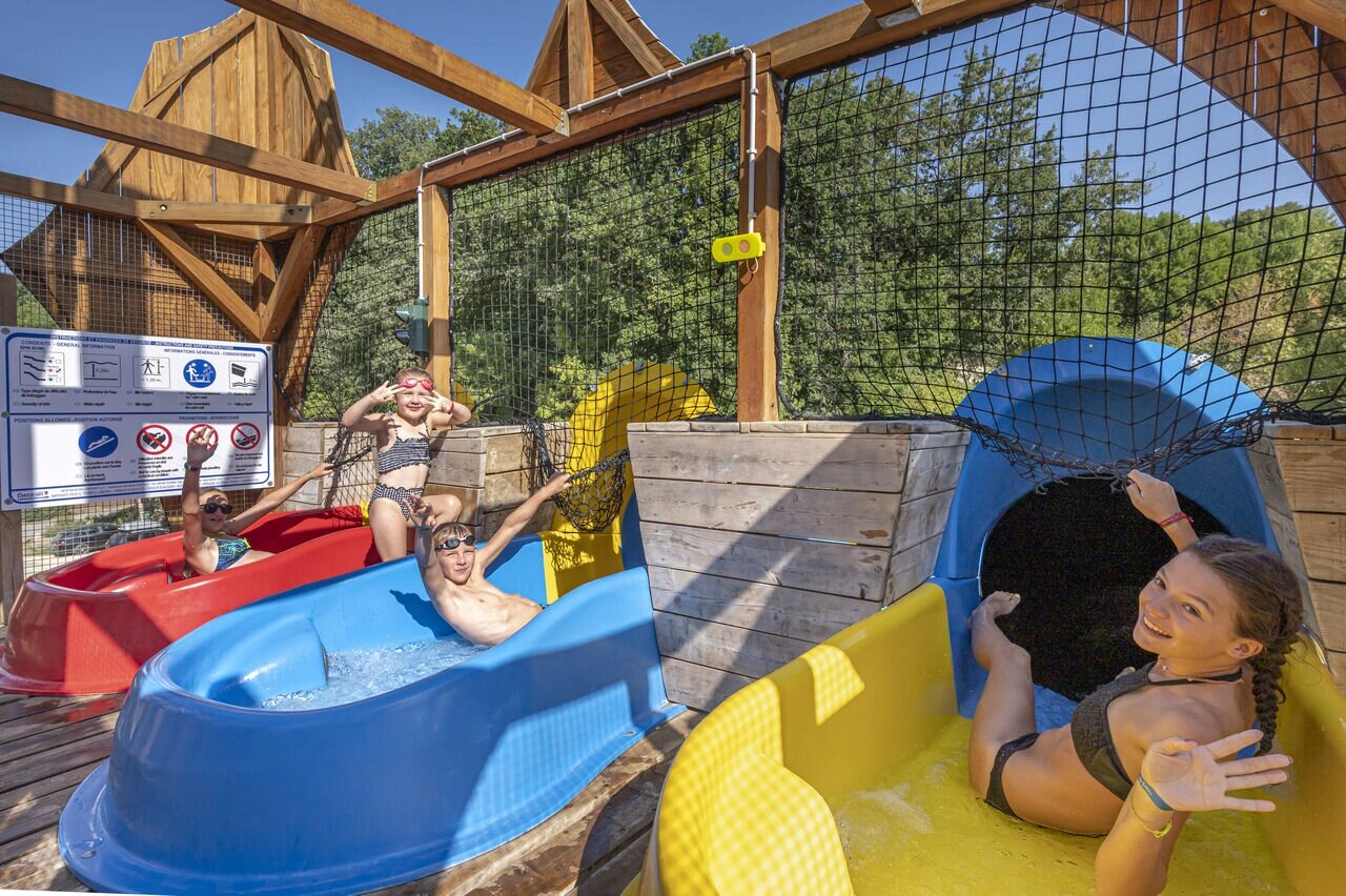 Children enjoying colorful water slides at CAPFUN La Rivi�re campsite in Valence-en-Poitou (86).