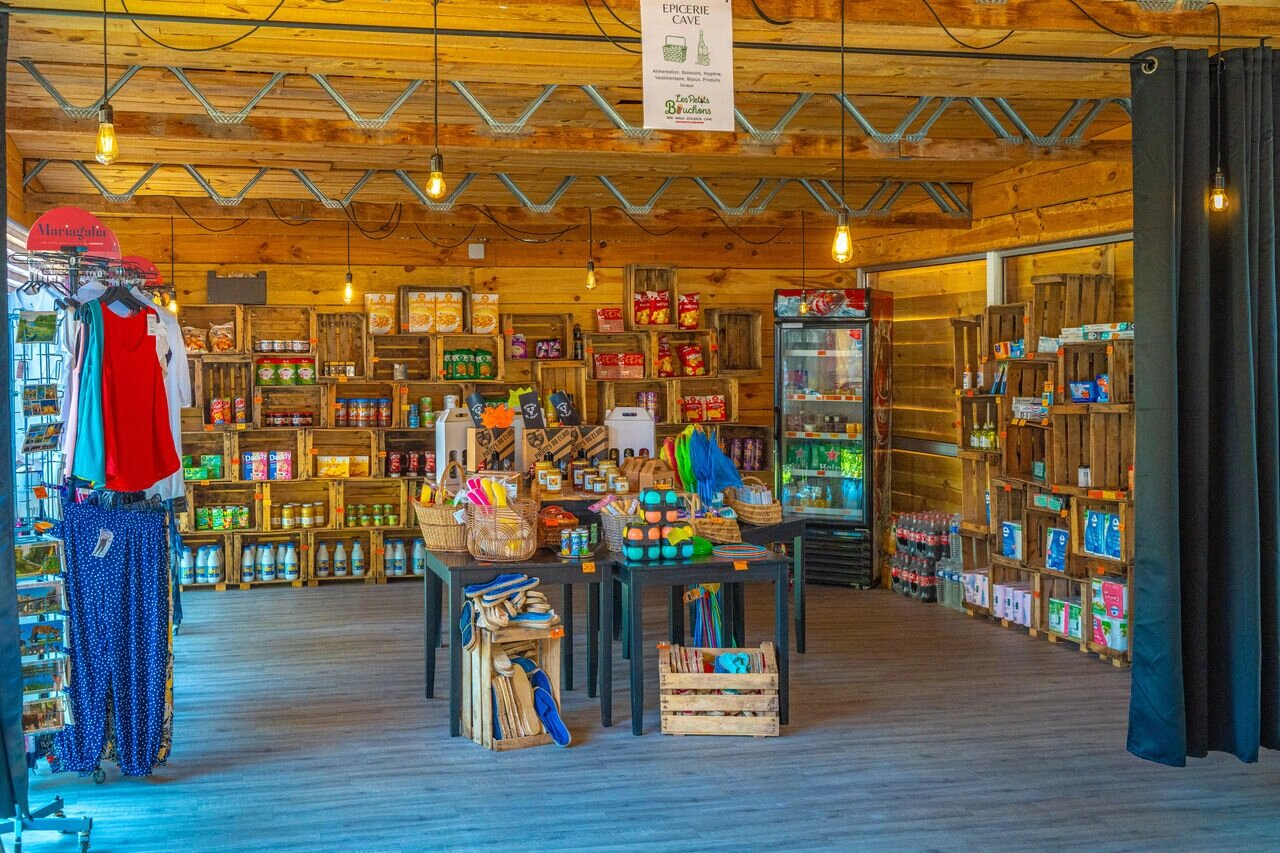 Campsite grocery store at CAPFUN La Rivi�re campsite in Valence-en-Poitou (86).