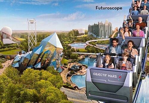 Freizeitpark Futuroscope mit Achterbahn und futuristischen Gebäuden in Poitiers.