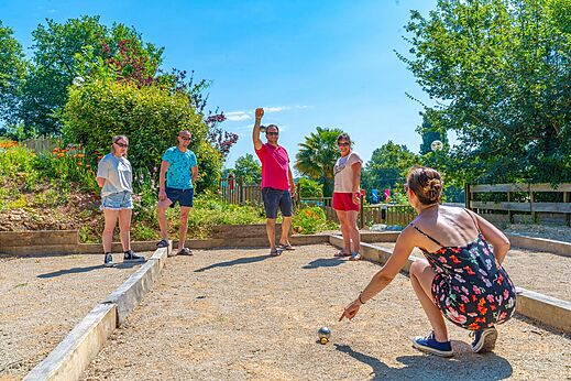 Bocciabahn auf dem Campingplatz CAPFUN La Rivi�re in Valence-en-Poitou (86).