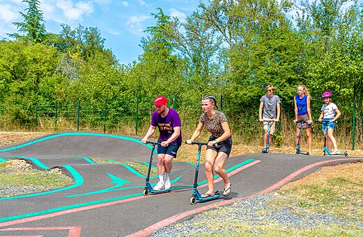 Pump-Track f�r Roller am Campingplatz CAPFUN Roca d'Amour in PADIRAC (46).