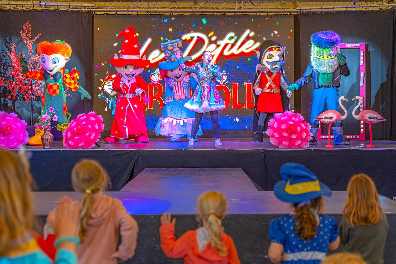 Animation show with mascots and singer at CAPFUN Roumingue campsite, LANTON (33).
