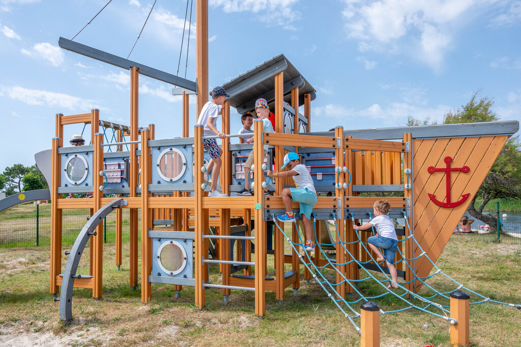 Roumingue, Campingplatz Aquitanien - 33