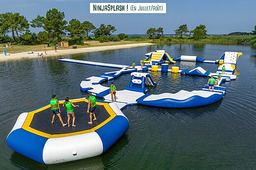Ninja Splash, aufblasbarer Wasserpark auf dem Campingplatz CAPFUN Roumingue LANTON (33).