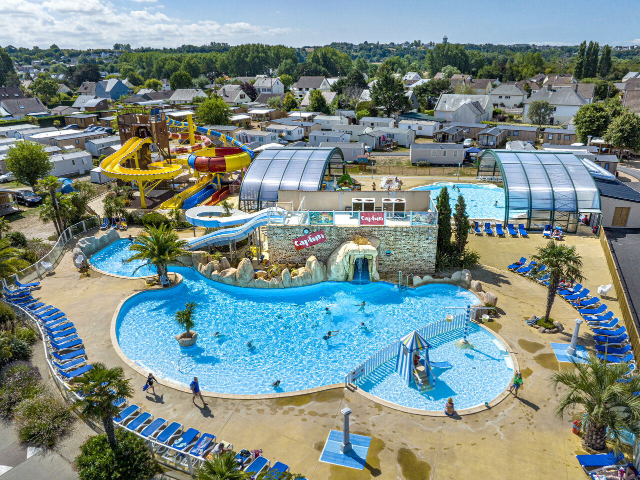Schwimmb�der, Riesenrutschen und Wasserspiele auf dem Campingplatz CAPFUN La Route Blanche in Breville sur Mer (50).
