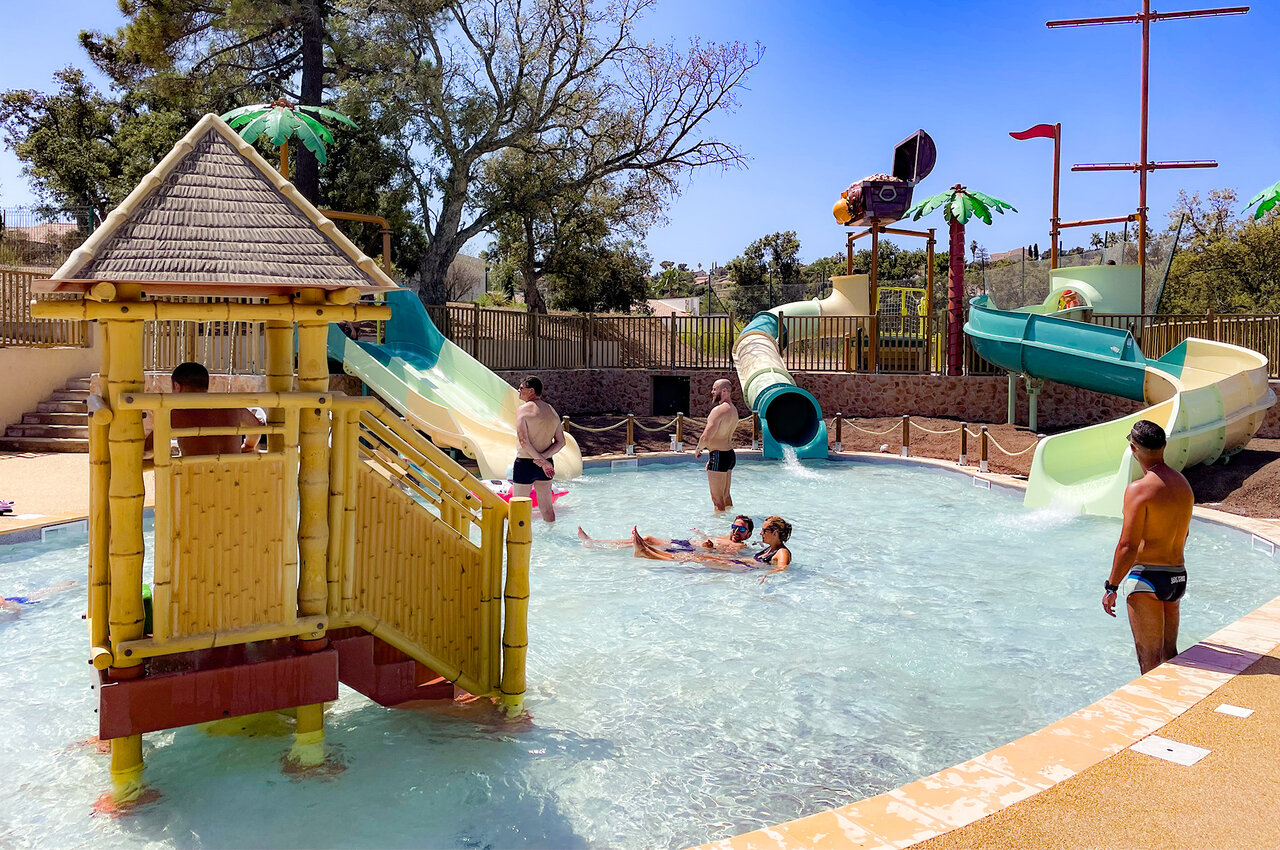 Wasserpark mit Rutschen und Pool, auf dem Campingplatz CAPFUN La Rumba in Fr�jus (83).