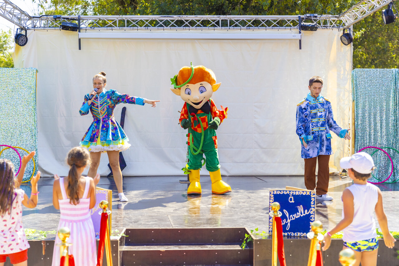 Animationsshow mit Maskottchen f�r Kinder im CAPFUN La Rumba Campingplatz Fr�jus (83).