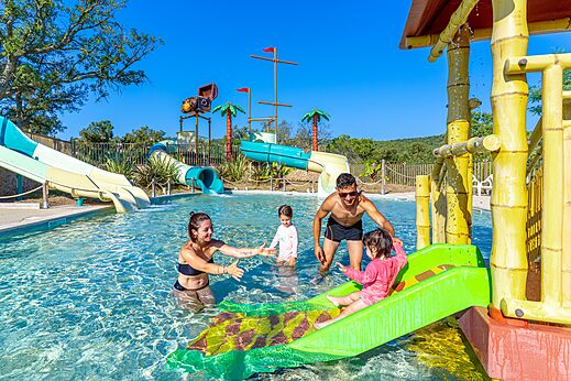 Piscine et toboggans aquatiques au camping CAPFUN La Rumba � Fr�jus (83).