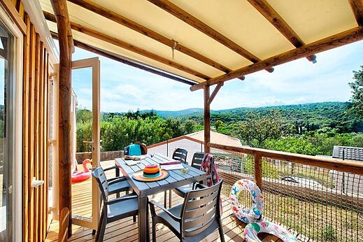 Terrasse Mobil-home, vue nature au camping CAPFUN La Rumba � Fr�jus.