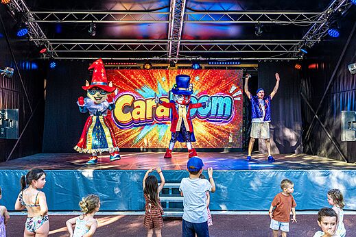 Animationsshow mit Maskottchen und Kindern auf dem Campingplatz CAPFUN La Rumba in Fr�jus (83).