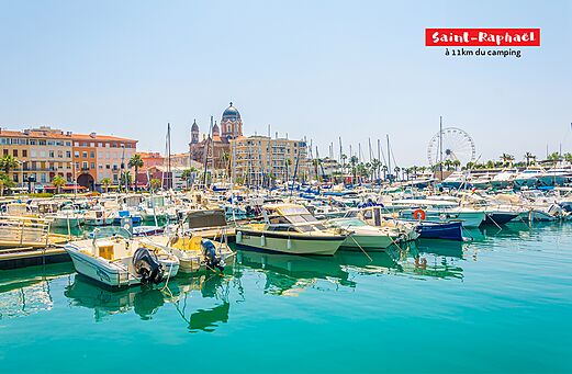 Port de plaisance anim� de Saint-Rapha�l, ville c�ti�re de la C�te d'Azur.