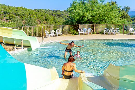 Piscine ext�rieure, toboggans aquatiques, famille au camping CAPFUN La Rumba � Fr�jus.