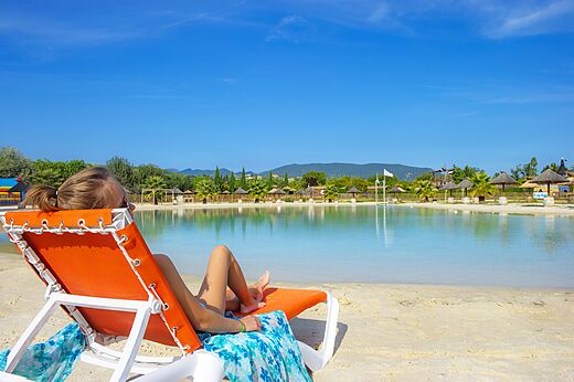 Lagunenpool mit Sandstrand auf CAPFUN Sagittaire, VINSOBRES (26).