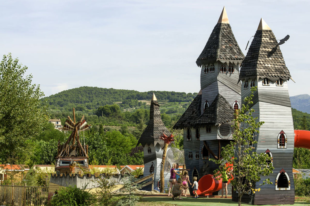 Sagittaire : Maison insolite, Campingplatz Rhone Alpes - 26110 - Capfun