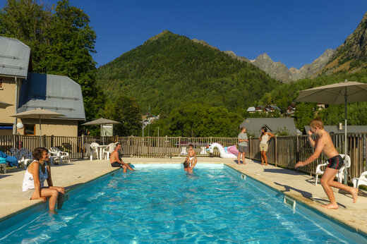 Familienpool, Berge auf CAPFUN Saint Colomban in Saint Colomban des Villards.