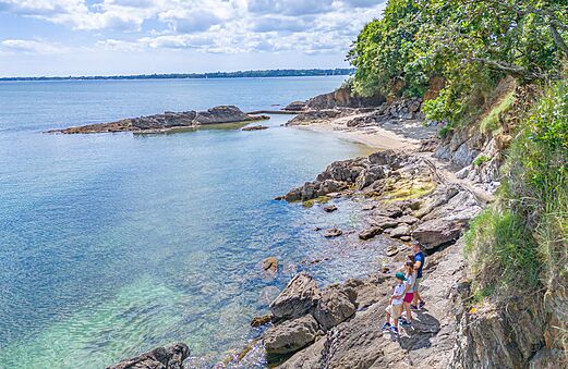Plage rocheuse, sentier c�tier, famille au camping CAPFUN Saint Laurent LA FORET FOUESNANT.