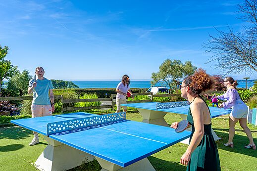 Tables de ping-pong ext�rieures au camping CAPFUN Saint Laurent � LA FORET FOUESNANT (29).