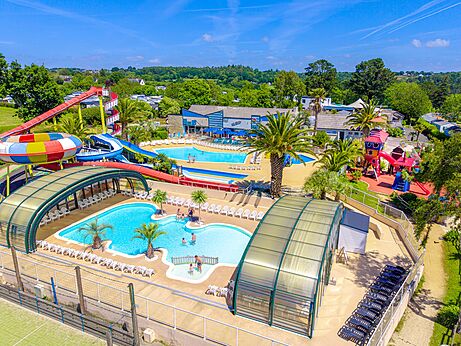 Piscines, toboggans aquatiques et aire de jeux au camping CAPFUN Saint Laurent � LA FORET FOUESNANT (29).