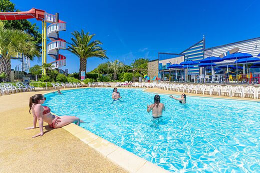 Au�enpool, Wasserrutsche auf dem Campingplatz CAPFUN Saint Laurent in LA FORET FOUESNANT (29).