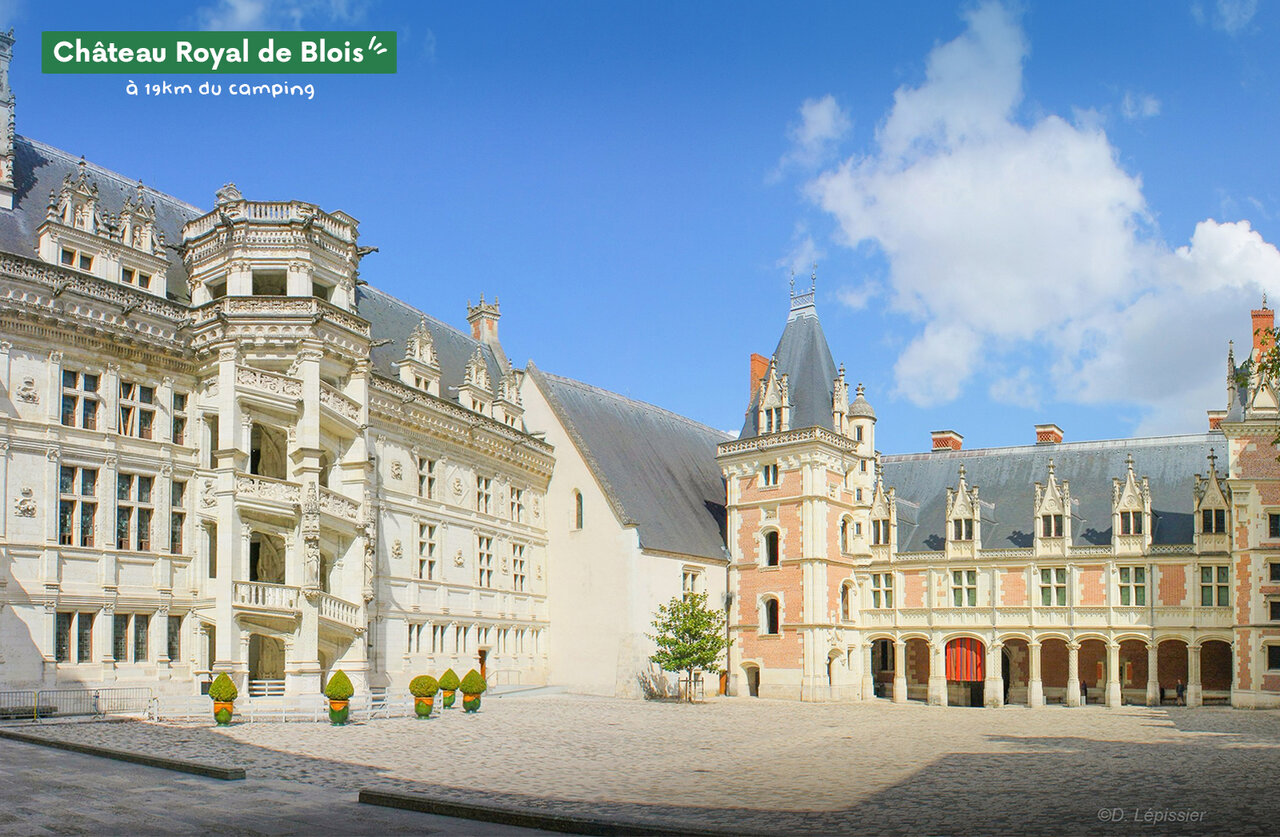 K�nigliches Schloss Blois, historisches Denkmal im Loiretal zu besichtigen.