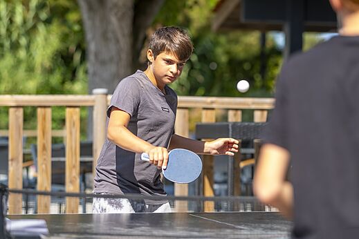 Tischtennis auf dem Campingplatz CLICOCHIC Seuli�res in Saint-Denis-d'Ol�ron (17).