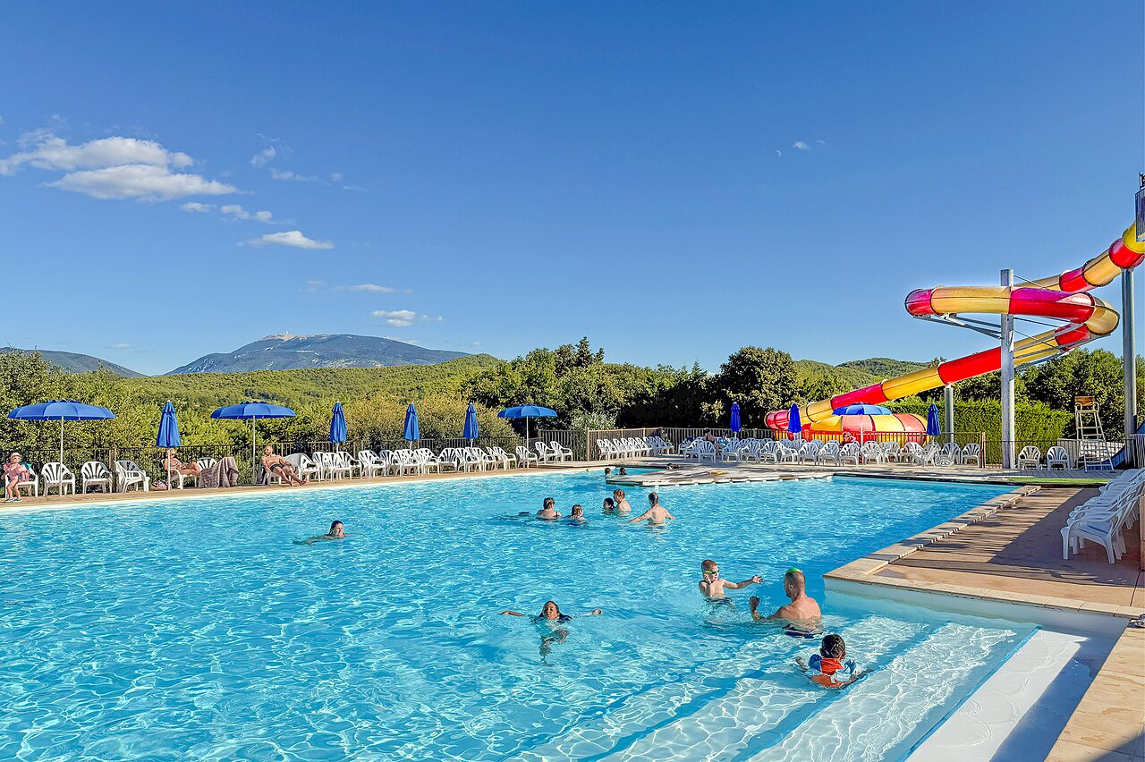 Au�enpool, Wasserrutsche, Badeg�ste im Camping VAGUES OCEANES Soleil de Provence (84).