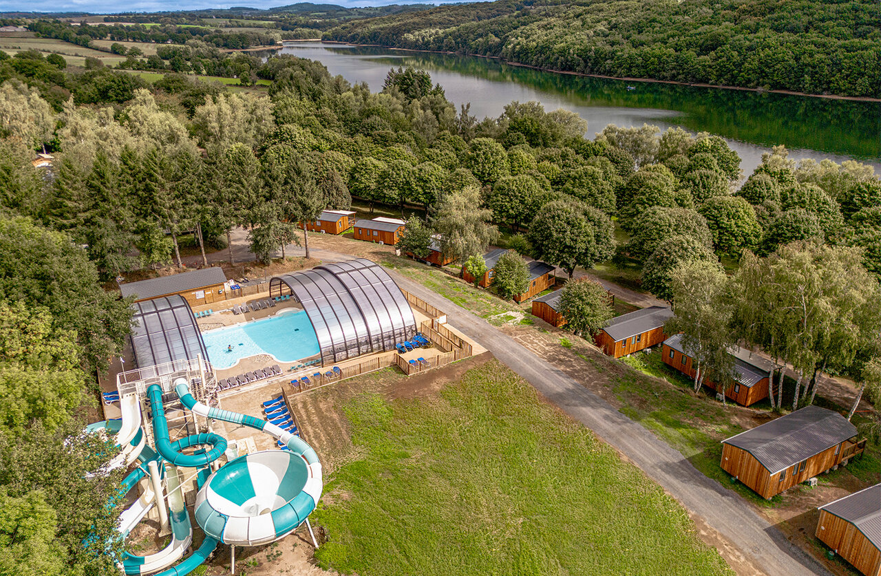 Wasserpark, Rutschen und Mobilheime auf dem Campingplatz CLICOCHIC Soleil Levant in Canet-de-Salars (12).