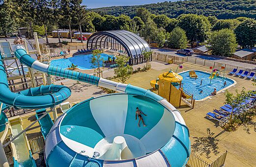 Toboggan aquatique, piscines et jeux au camping CLICOCHIC Soleil Levant (12).