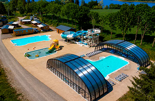 Parc aquatique, piscines, toboggans au camping CLICOCHIC Soleil Levant � Canet-de-Salars.