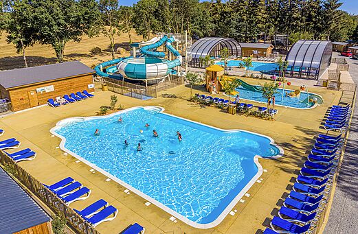 Piscines et toboggans au camping CLICOCHIC Soleil Levant, Canet-de-Salars (12).