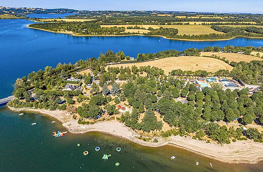 Lac, piscine, camping au CLICOCHIC Soleil Levant � Canet-de-Salars (12).