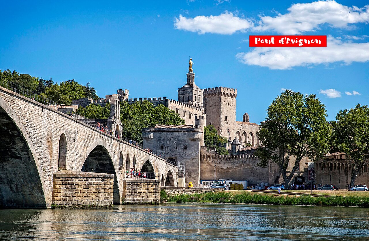 Pont d'Avignon et Palais des Papes, lieu historique � visiter pr�s d'Avignon.