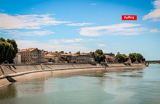 Arles, historische stad aan de Rhône in de Provence, te bezoeken.
