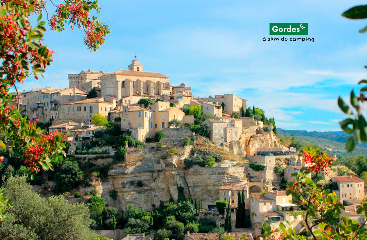 Wundersch�nes Bergdorf Gordes in der Provence, in der N�he des Campingplatzes zu besuchen.