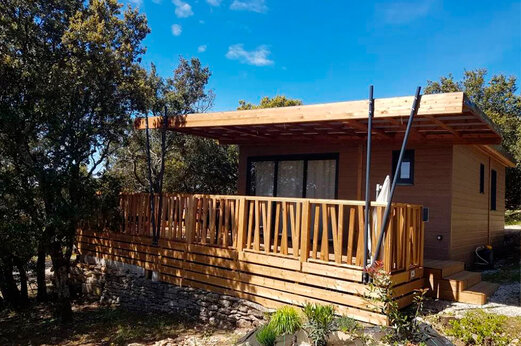 Mobil-home aus Holz, �berdachte Terrasse, Camping CLICOCHIC Les Sources de Gordes in GORDES (84).