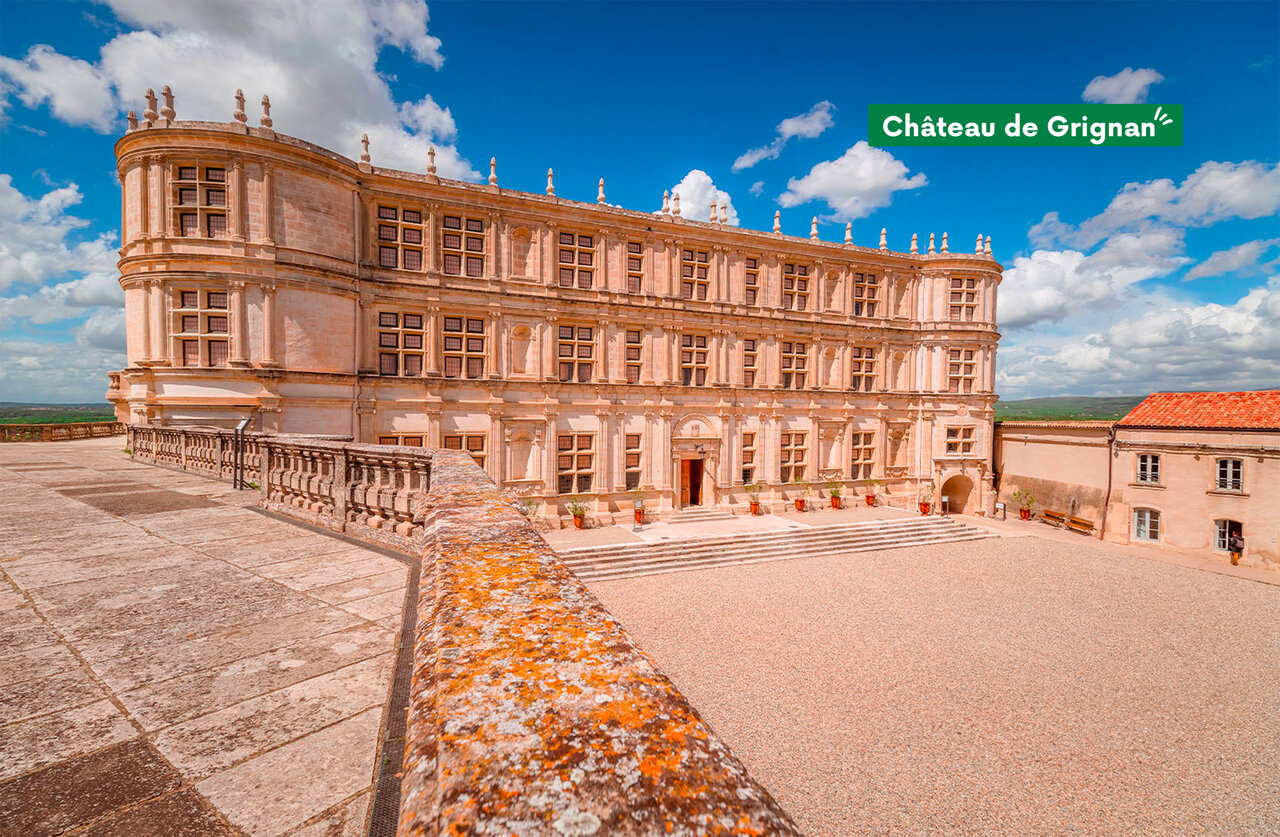 Kasteel van Grignan, historisch monument te bezoeken nabij de camping in Dr�me Proven�ale.