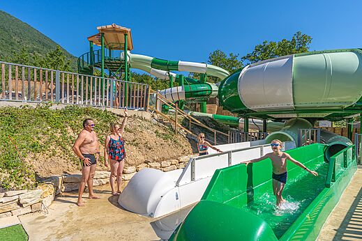 Wasserrutschen des Campingplatzes CLICOCHIC Source du Jabron in Comps (26).